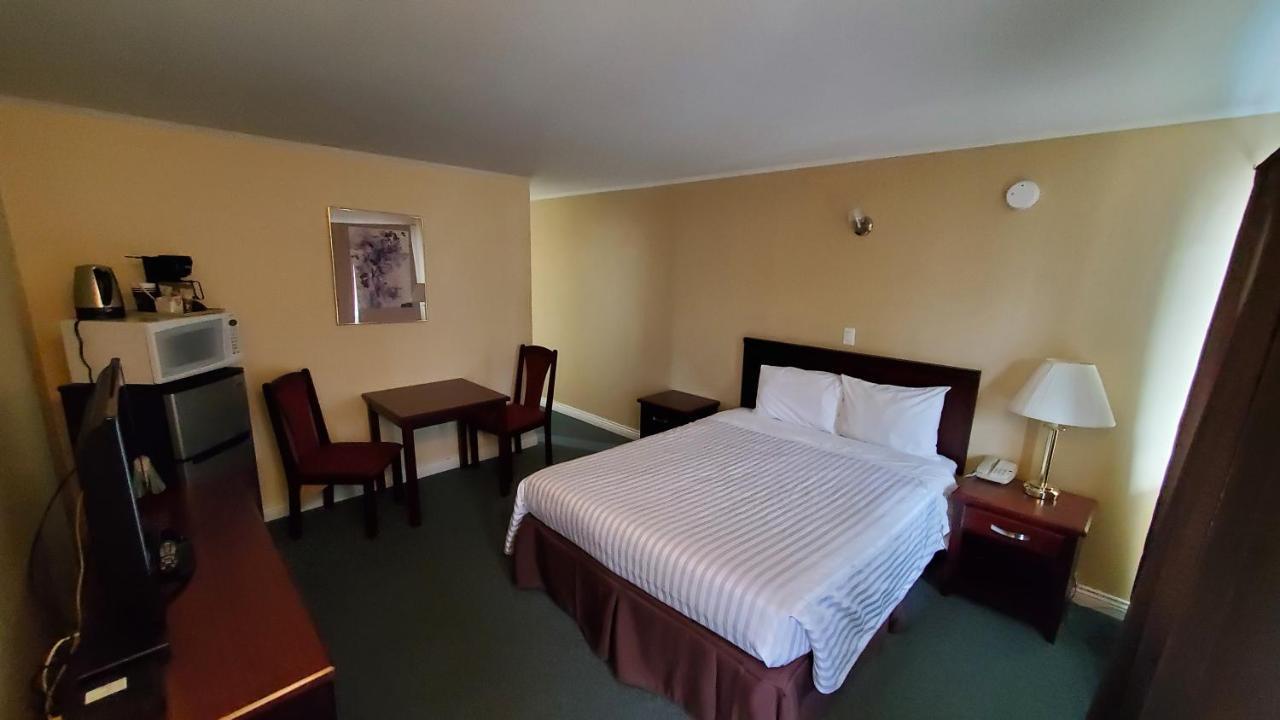 Comox Valley Inn & Suites Courtenay Exterior photo